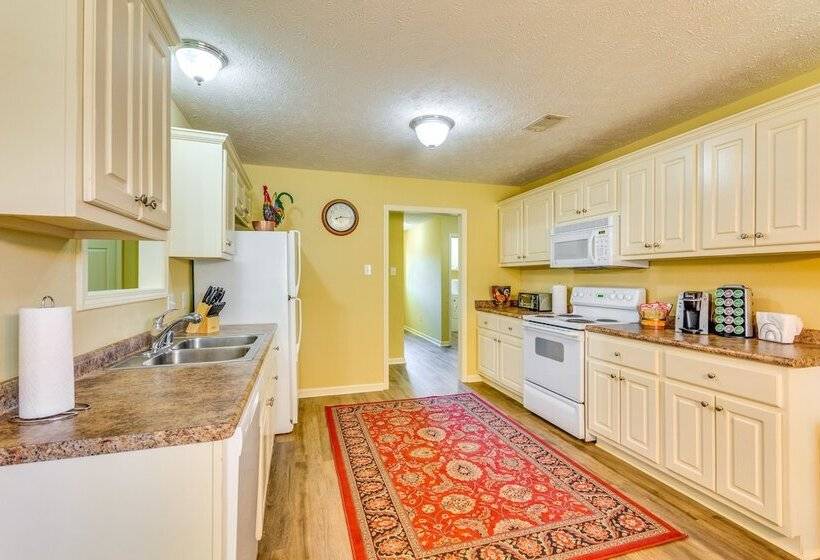 Suburban Conway Vacation Rental: 2 Mi To Uca!