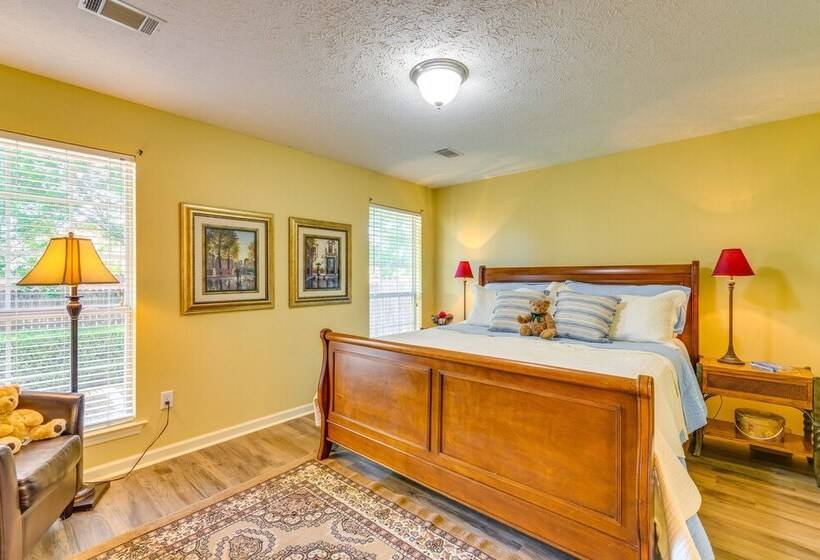 Suburban Conway Vacation Rental: 2 Mi To Uca!