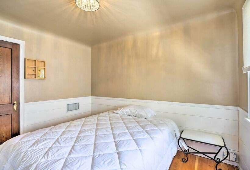 Sun Dappled Retreat: Walk To Restaurants!