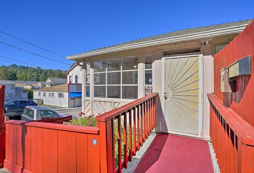 Sun Dappled Retreat: Walk To Restaurants!