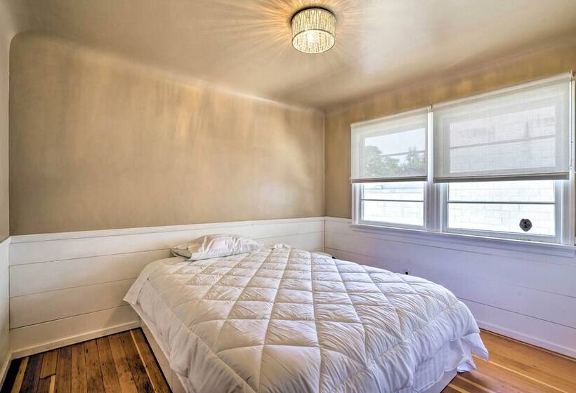 Sun Dappled Retreat: Walk To Restaurants!