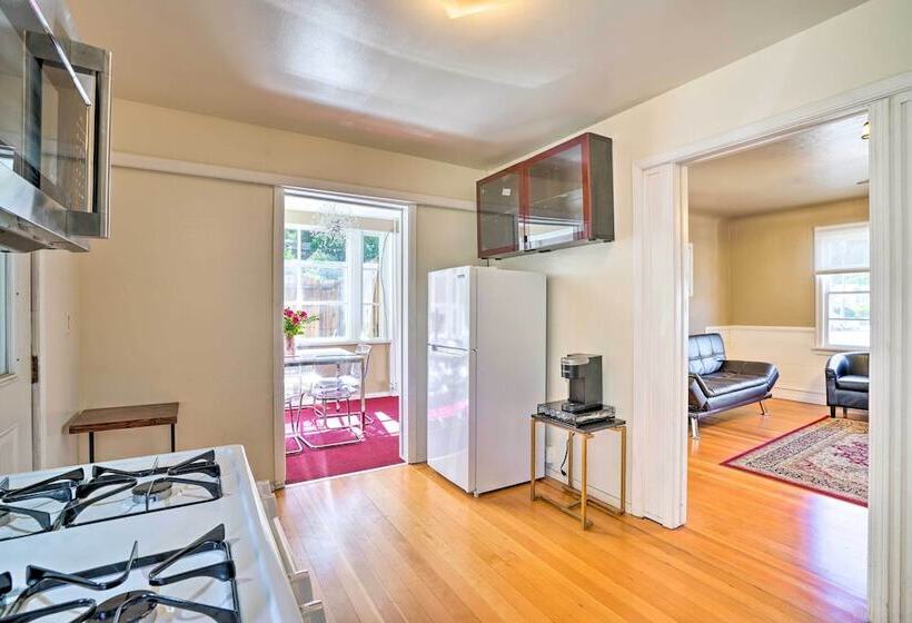 Sun Dappled Retreat: Walk To Restaurants!