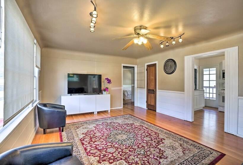 Sun Dappled Retreat: Walk To Restaurants!