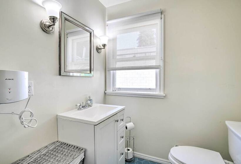 Sun Dappled Retreat: Walk To Restaurants!