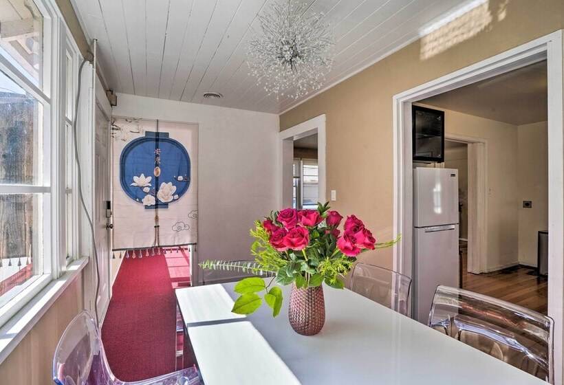 Sun Dappled Retreat: Walk To Restaurants!