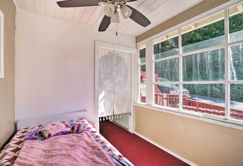 Sun Dappled Retreat: Walk To Restaurants!