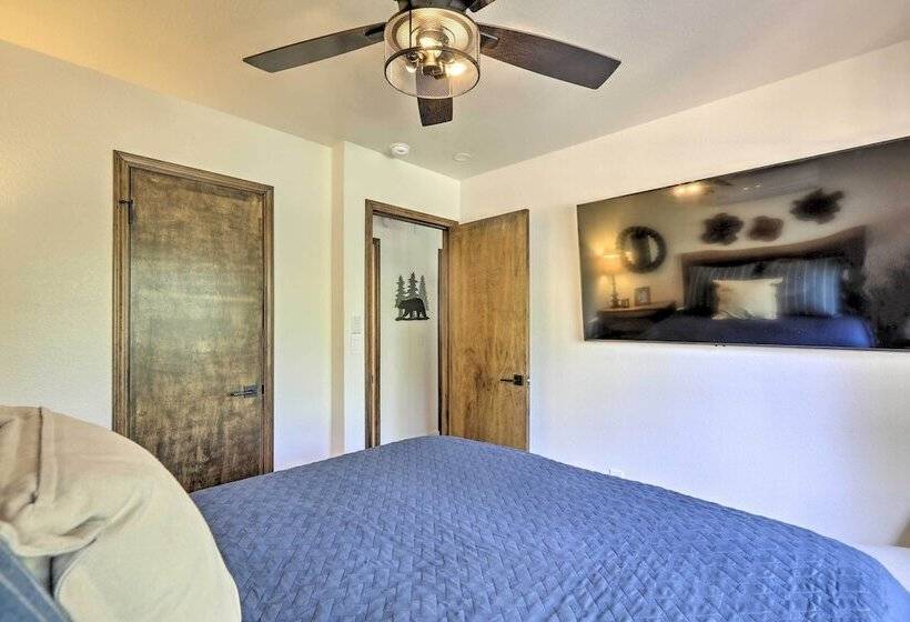 Munds Park Cabin W/ Poker Room & Wraparound Deck!