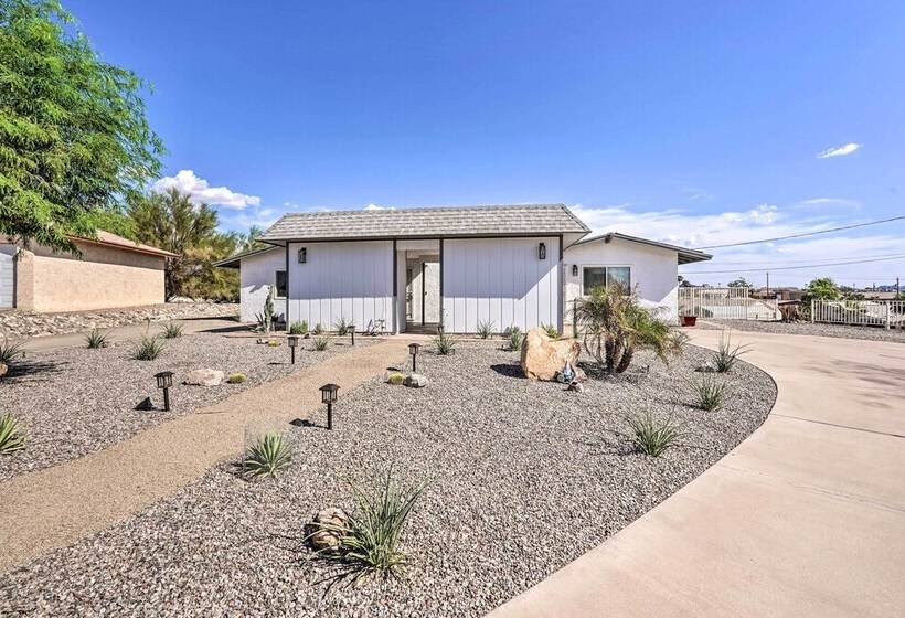 Sunny Lake Havasu City Abode W/ Pool & Grill!