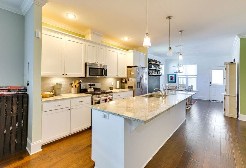 Tallahassee Vacation Home W/ Lanai Near Downtown