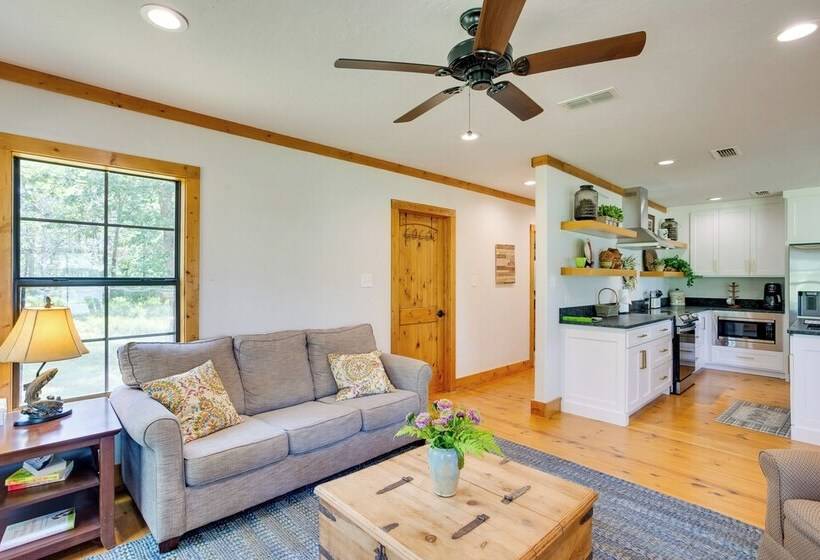 The Bird Cabin Peaceful Refuge In East Texas