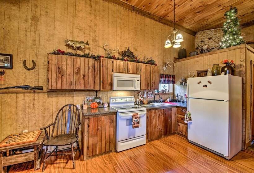 The Bovard Lodge  Rustic Cabin Near Ohio River!