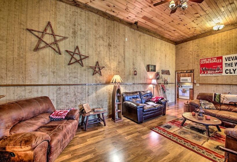 The Bovard Lodge  Rustic Cabin Near Ohio River!