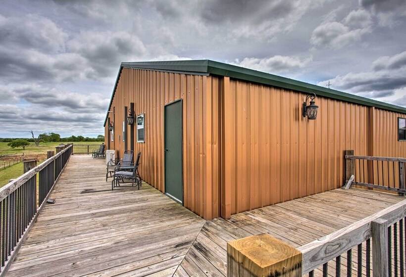 The Copper Roost : Lake Texoma Escape W/ Hot Tub