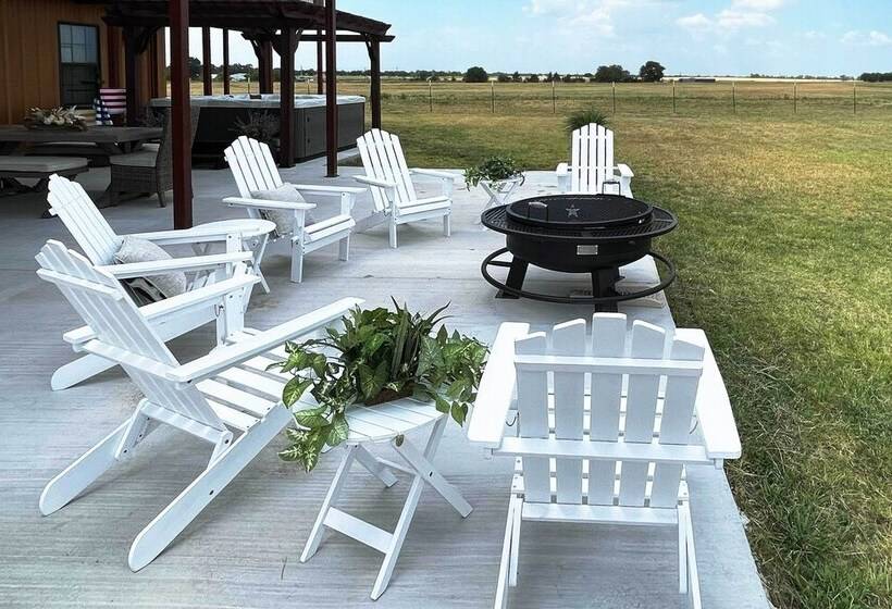 The Copper Roost : Lake Texoma Escape W/ Hot Tub
