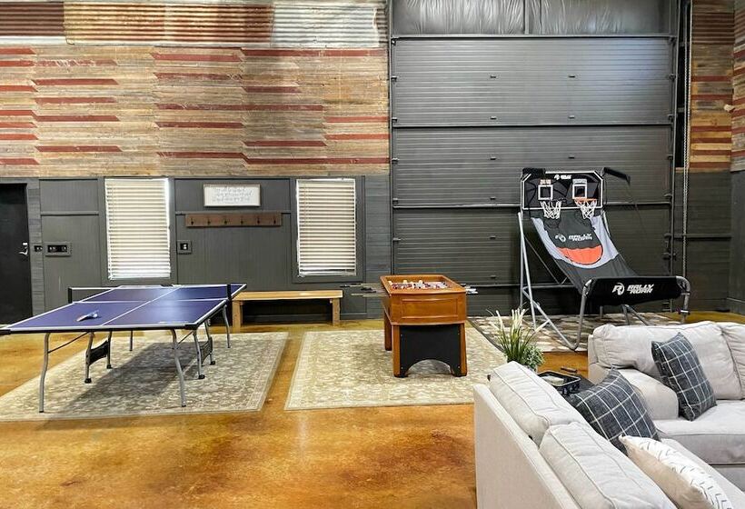 The Copper Roost : Lake Texoma Escape W/ Hot Tub