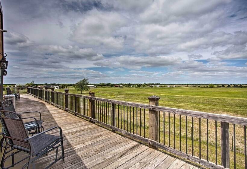 The Copper Roost : Lake Texoma Escape W/ Hot Tub