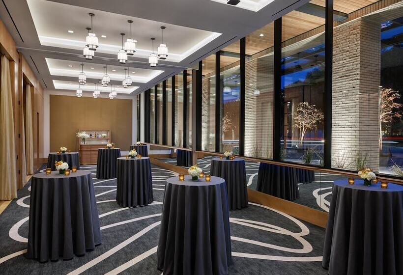 The Crescent Hotel, Fort Worth