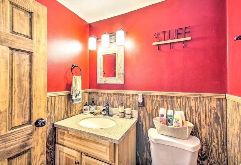 The Dodge Lodge    Near Massanutten Ski Lift!