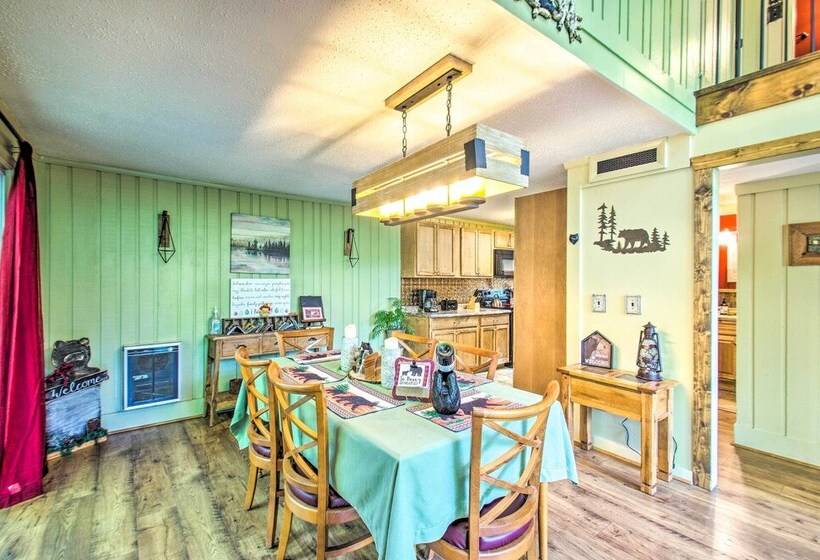 The Dodge Lodge    Near Massanutten Ski Lift!