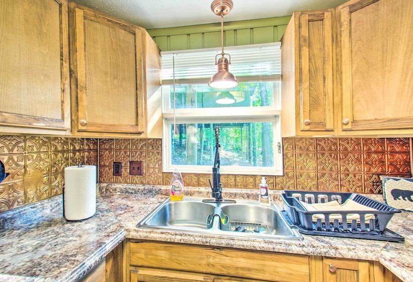 The Dodge Lodge    Near Massanutten Ski Lift!