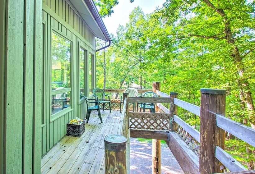 The Dodge Lodge    Near Massanutten Ski Lift!