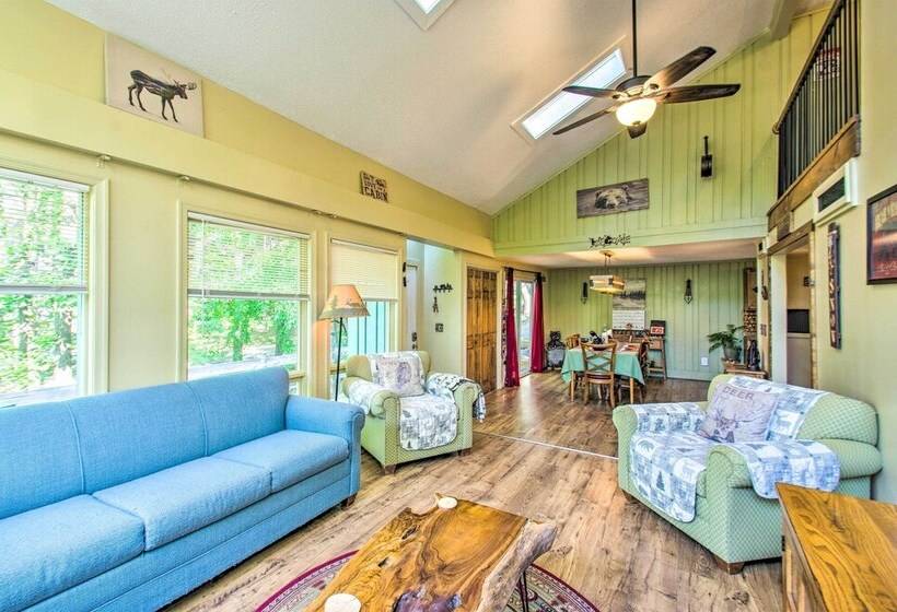 The Dodge Lodge    Near Massanutten Ski Lift!