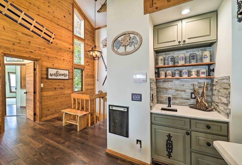 1/2 Mi To Ski: Spacious Home In Beech Mountain