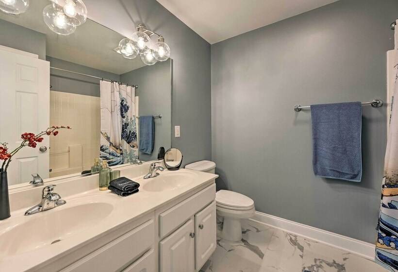 Tranquil Greensboro Home W/ Fire Pit!