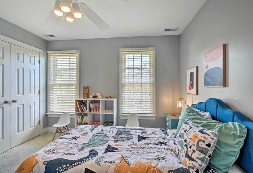 Tranquil Greensboro Home W/ Fire Pit!