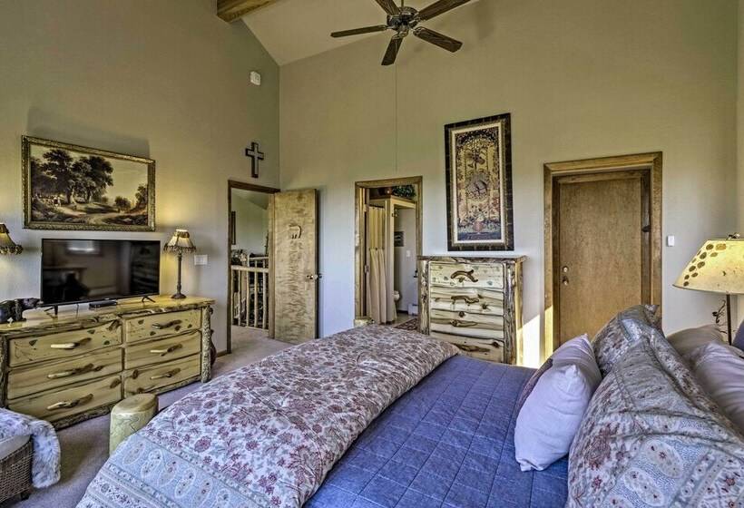 Spacious Fairplay Retreat W/ Hot Tub & Fire Pit!