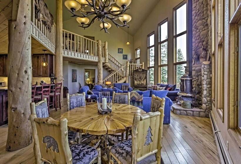 Spacious Fairplay Retreat W/ Hot Tub & Fire Pit!