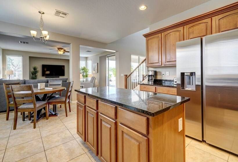 Updated Gilbert Home W/ Pool + Community Amenities