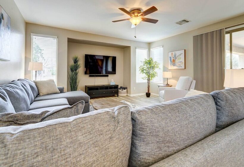 Updated Gilbert Home W/ Pool + Community Amenities