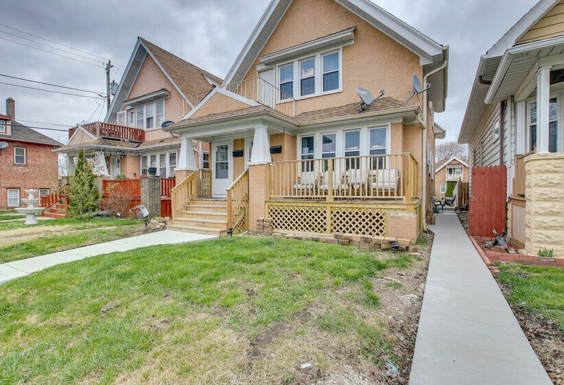 Updated Milwaukee Home, 3 Mi To Lake Michigan!