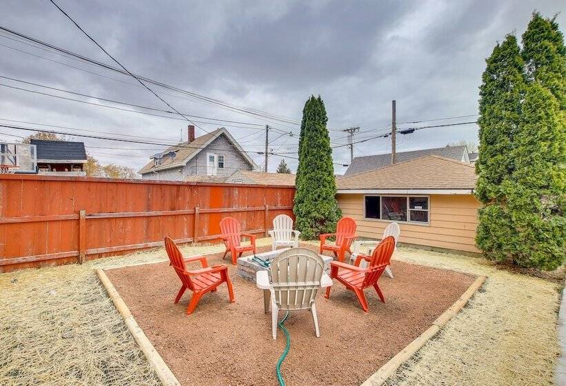 Updated Milwaukee Home, 3 Mi To Lake Michigan!