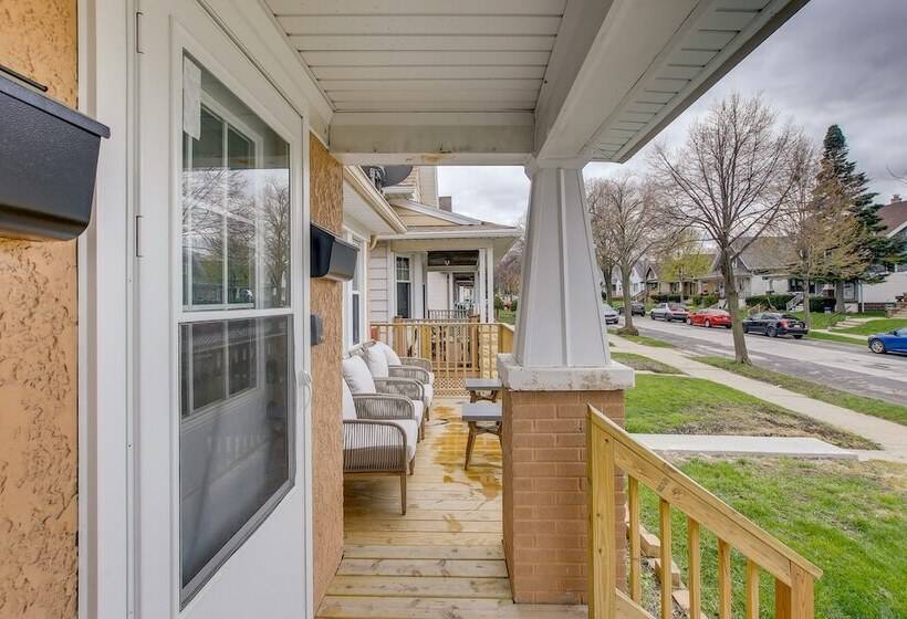 Updated Milwaukee Home, 3 Mi To Lake Michigan!