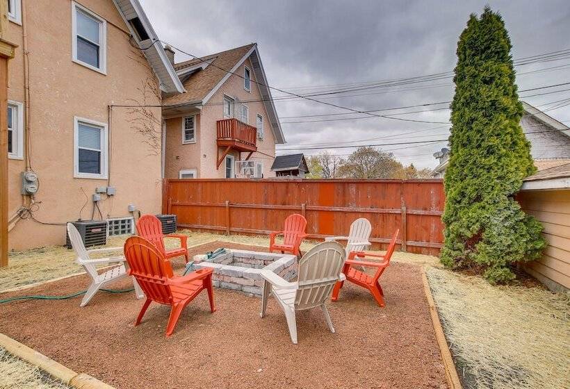 Updated Milwaukee Home, 3 Mi To Lake Michigan!