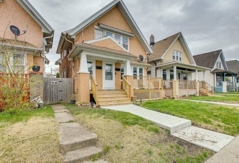 Updated Milwaukee Home, 3 Mi To Lake Michigan!