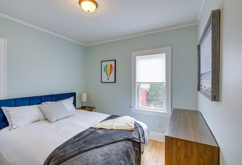 Updated Milwaukee Home, 3 Mi To Lake Michigan!