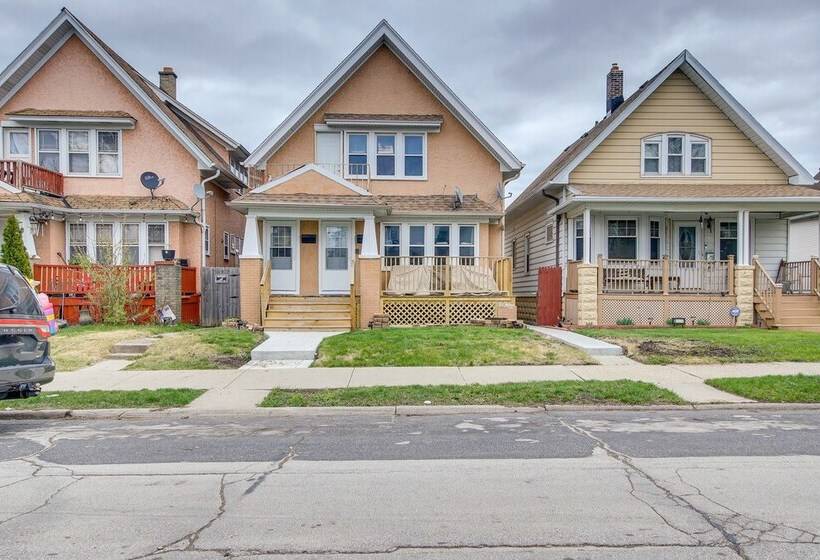 Updated Milwaukee Home, 3 Mi To Lake Michigan!
