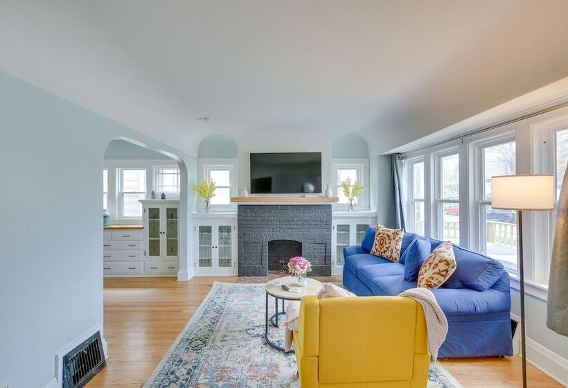 Updated Milwaukee Home, 3 Mi To Lake Michigan!