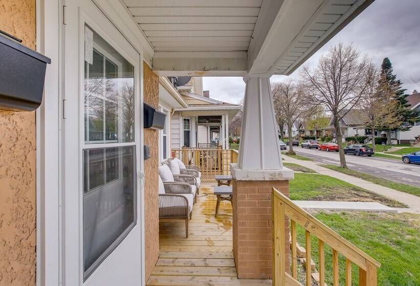 Updated Milwaukee Home, 3 Mi To Lake Michigan!