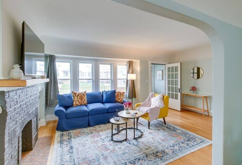 Updated Milwaukee Home, 3 Mi To Lake Michigan!