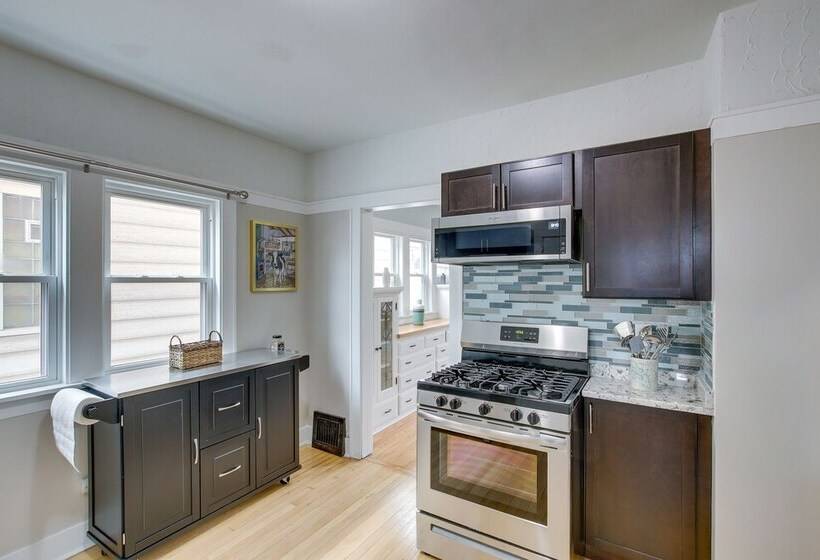 Updated Milwaukee Home, 3 Mi To Lake Michigan!