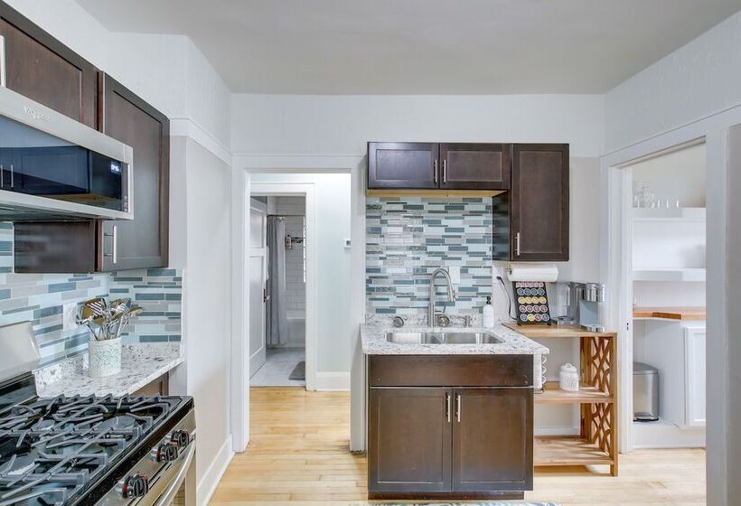 Updated Milwaukee Home, 3 Mi To Lake Michigan!