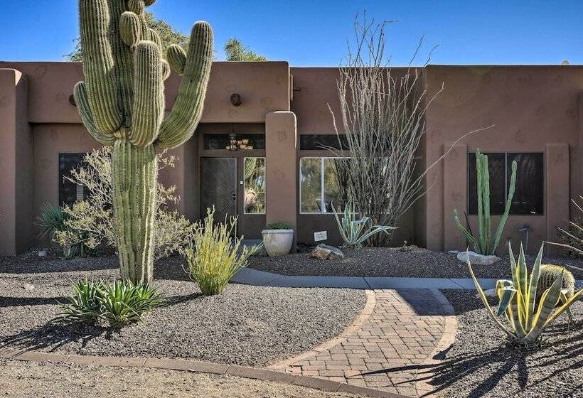 North Phoenix Desert Gem W/ Yard & Hot Tub!
