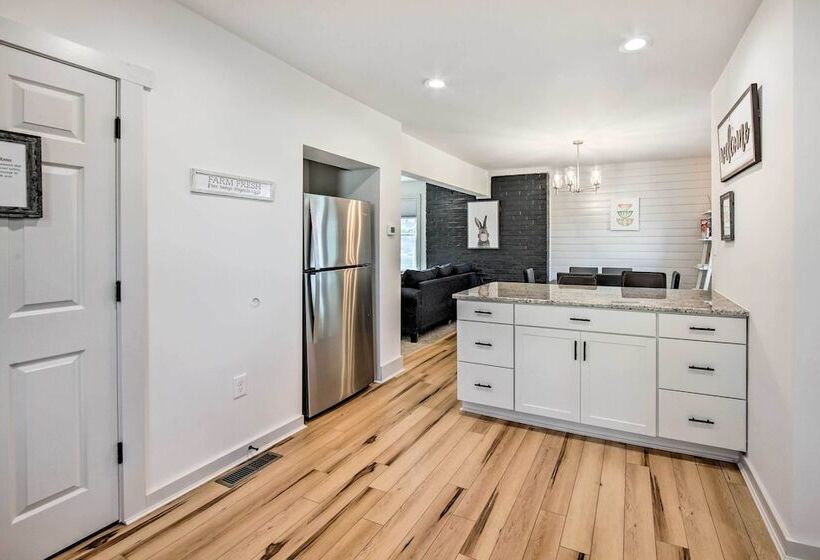 Updated Ronks Home ~ 8 Mi To Dtwn Lancaster!