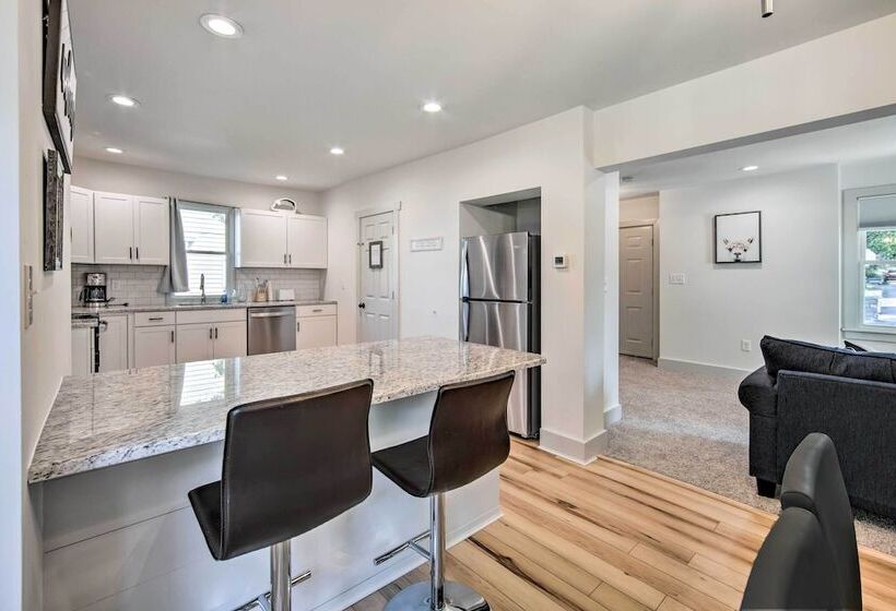 Updated Ronks Home ~ 8 Mi To Dtwn Lancaster!