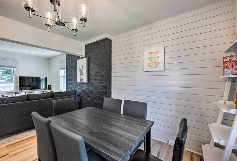 Updated Ronks Home ~ 8 Mi To Dtwn Lancaster!