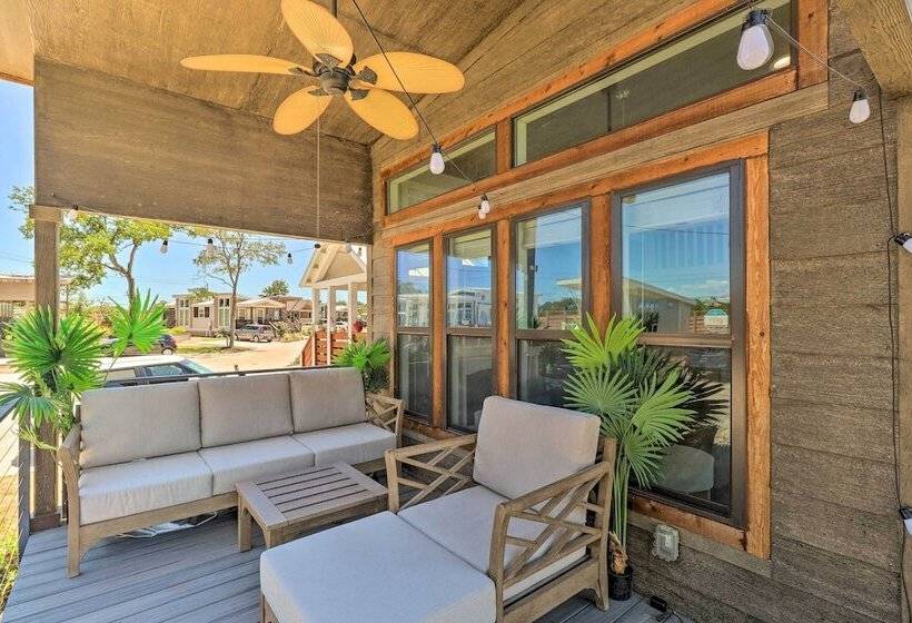 Upscale Tiny Home   Boho Chic Austin Getaway!